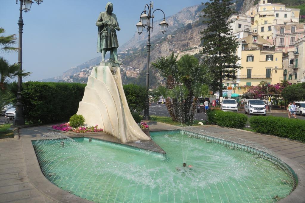 009 - Kapitel 1 - Amalfi - Piazza Flavio Gioia